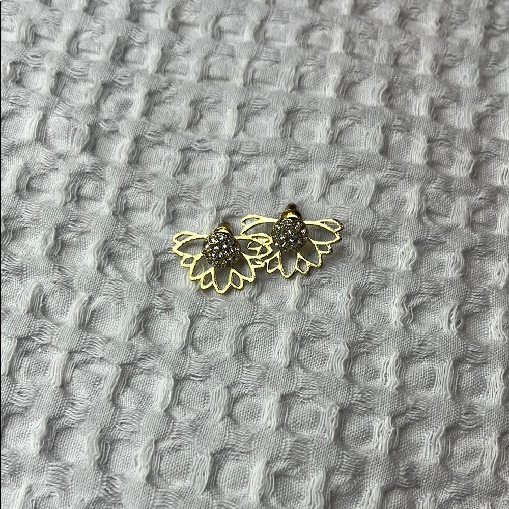 Elegant Gold Flower Earrings